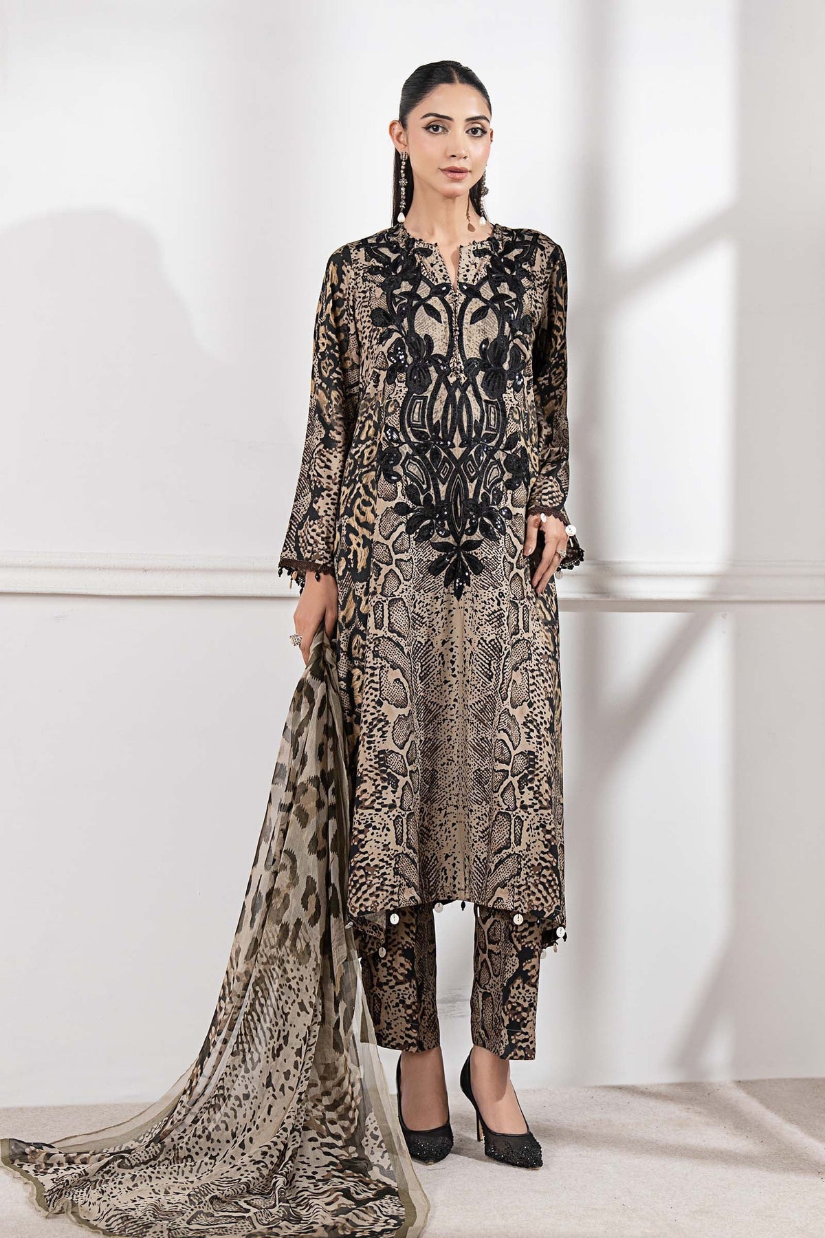 Maria.B - 3PC Luxury Embroidered Suit | Daru libas