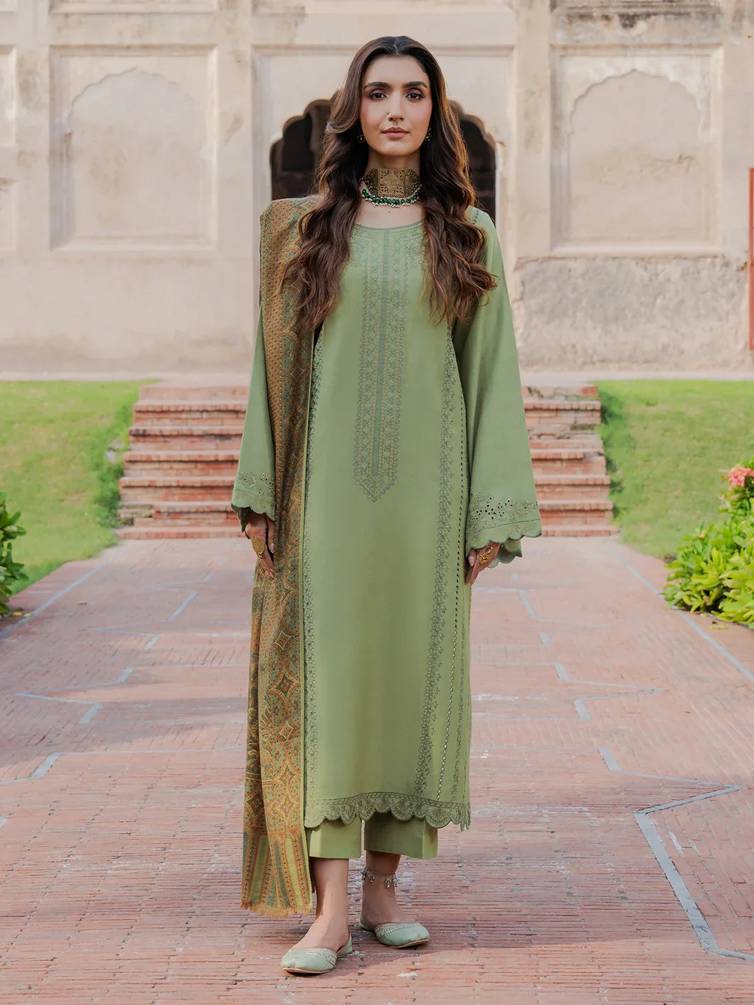 IZEL - 3PC Dhanak Embroidered Suit | Daru libas